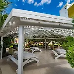 Caesar 1-bedroom With Pool View Apartment
