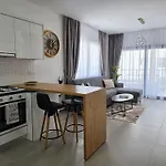 Caesar 1-bedroom With Pool View Apartment