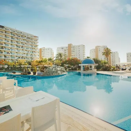 Caesar 1-bedroom With Pool View Daire