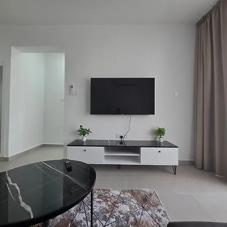 Daire Caesar 1-bedroom With Pool View *