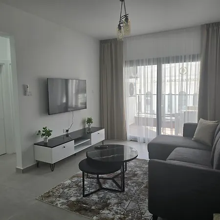 Daire Caesar 1-bedroom With Pool View *