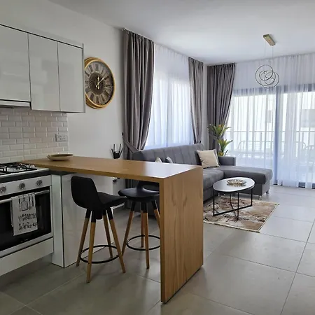 Caesar 1-bedroom With Pool View Daire